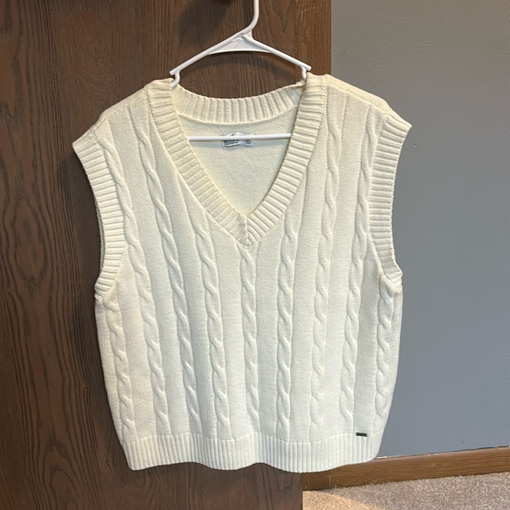 Hollister cream sweater vest size medium